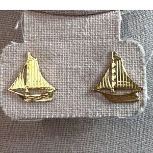 Vintage Sailboat Gold-Tone Stud Earrings Boat Beach Cruise Nautical Vacation